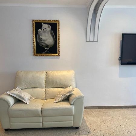 Shared Apartment! Piso Compartido! Общая Квартира! เซบีญา ภายนอก รูปภาพ
