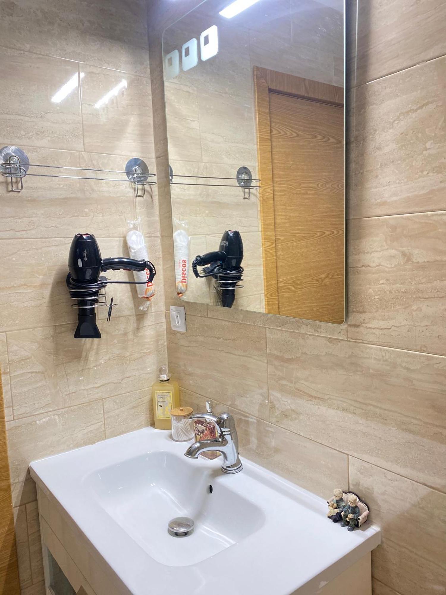 Shared Apartment! Piso Compartido! Общая Квартира! เซบีญา ภายนอก รูปภาพ