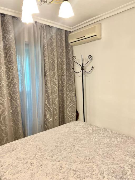 Shared Apartment! Piso Compartido! Общая Квартира! เซบีญา ภายนอก รูปภาพ