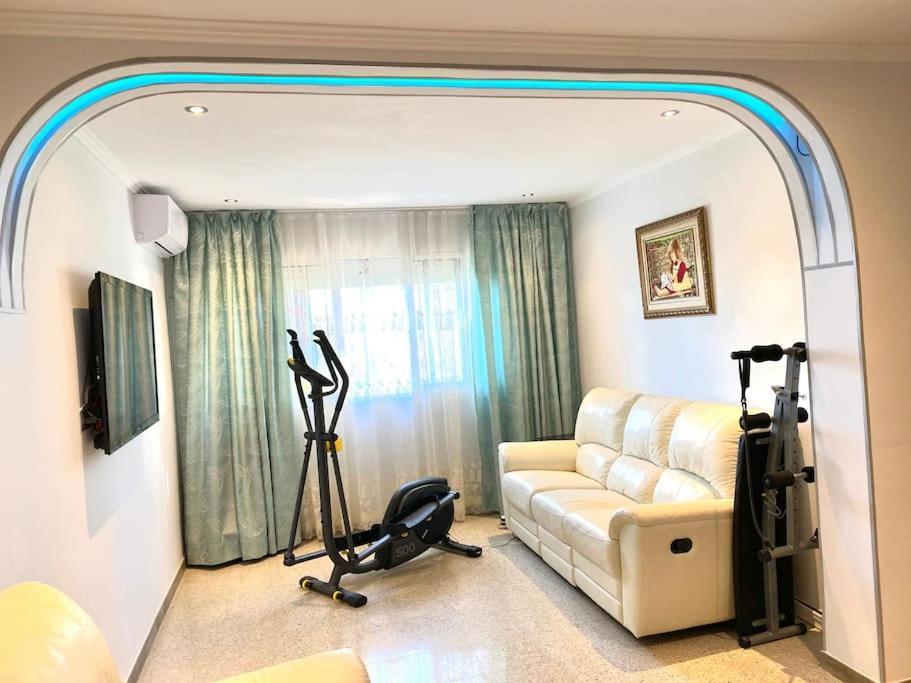 Shared Apartment! Piso Compartido! Общая Квартира! เซบีญา ภายนอก รูปภาพ