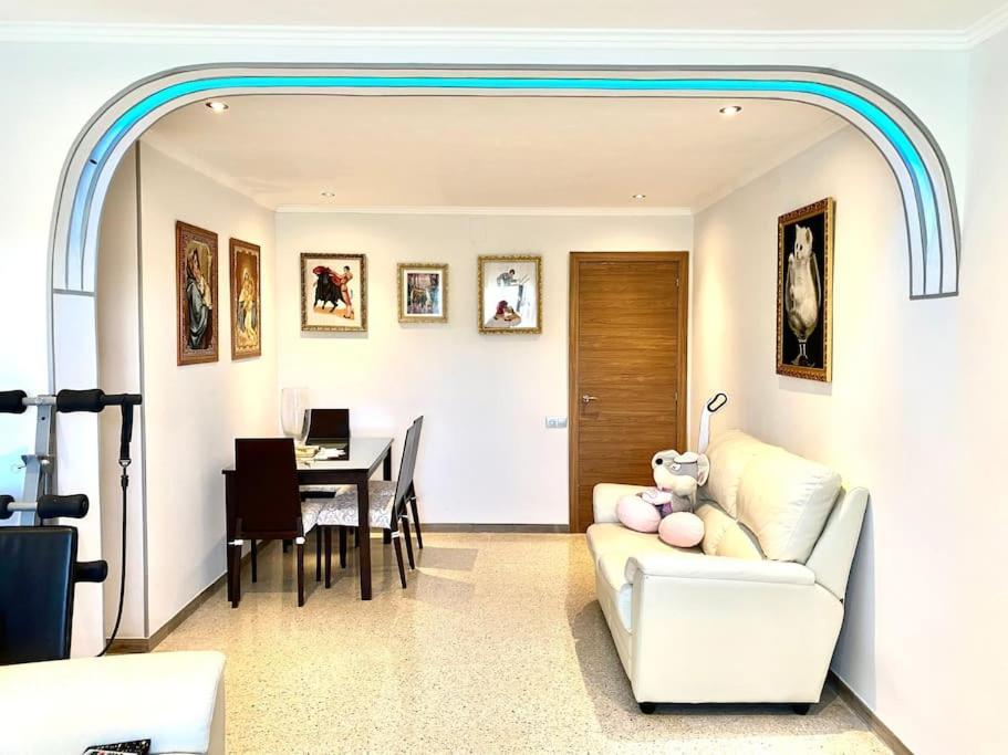 Shared Apartment! Piso Compartido! Общая Квартира! เซบีญา ภายนอก รูปภาพ